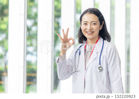 女性 医者 女性 医者 132220923