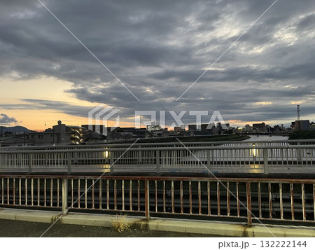 橋から見る夕焼け 橋から見る夕焼け 132222144
