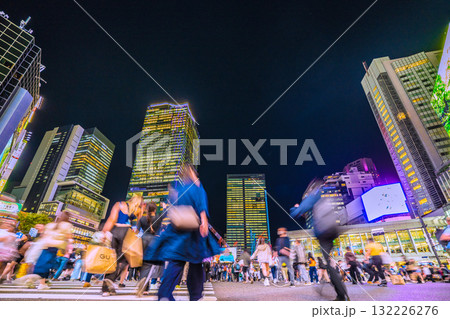 日本の東京都市景観「迷惑禁止 禁止だよ!迷惑ハロウィーン」。外国人観光客で賑わう渋谷=17日 日本の東京都市景観「迷惑禁止 禁止だよ!迷惑ハロウィーン」。外国人観光客で賑わう渋谷=17日 132226276