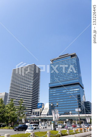 大阪堂島浜タワーと新ダイビル（2025年8月撮影） 132226445