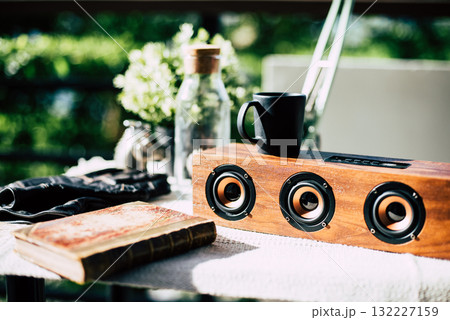 wireless portable speaker 132227159