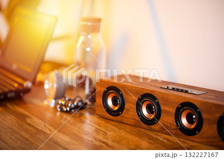 wireless portable speaker 132227167
