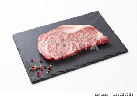 黒毛和牛のサーロインステーキ 黒毛和牛のサーロインステーキ 132229522