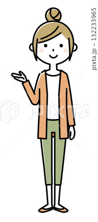 若い女性　ママ　こちら 132233965