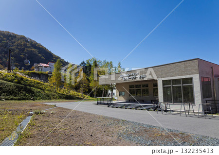 日光白根山ロープウェイの山麓駅　丸沼高原 132235413