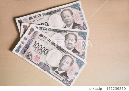 三万円のお札 132236250