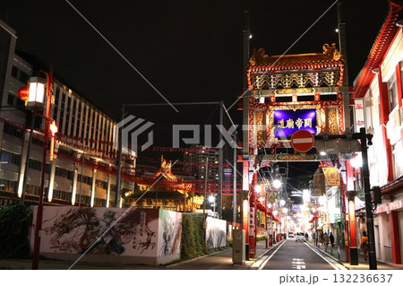 関帝廟通りの横浜中華学院と関帝廟 132236637