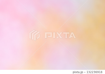 ピンクとオレンジのぼかし背景 132236918