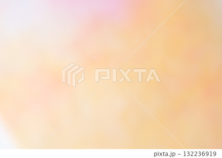 ピンクとオレンジのぼかし背景 132236919