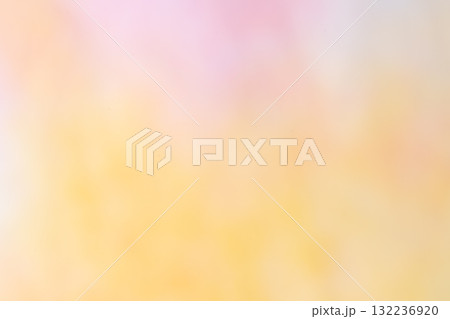 ピンクとオレンジのぼかし背景 132236920