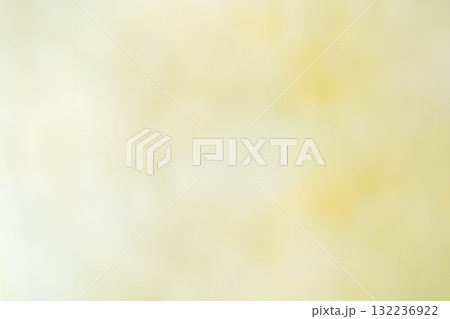 柔らかな黄緑のぼかし背景 132236922