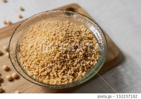 大豆ミートで作られたそぼろ弁当 大豆ミートで作られたそぼろ弁当 132237182