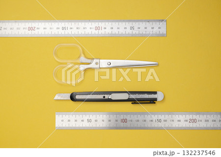 カッター・ハサミ・定規 132237546