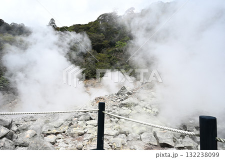 目の前に広がる栗野岳八幡大地獄 132238099