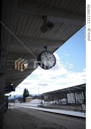 Train station with a clock hanging from the ceiling Train station with a clock hanging from the ceiling 132239056