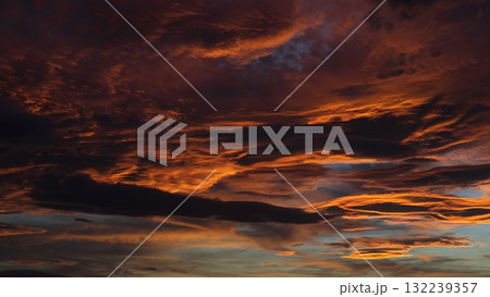 燃えるような夕焼け 132239357