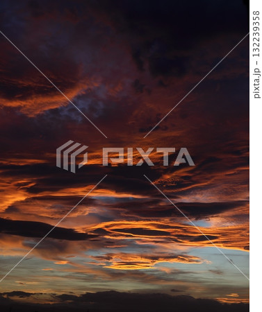 燃えるような夕焼け 燃えるような夕焼け 132239358