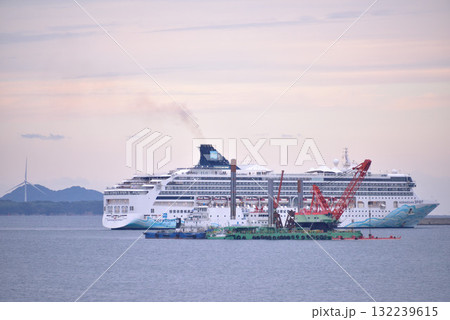 早朝の入港 132239615