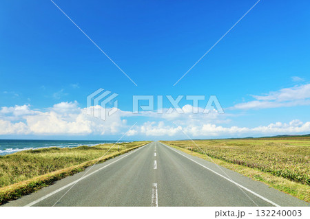 北海道 夏の青空とオロロンライン 北海道 夏の青空とオロロンライン 132240003