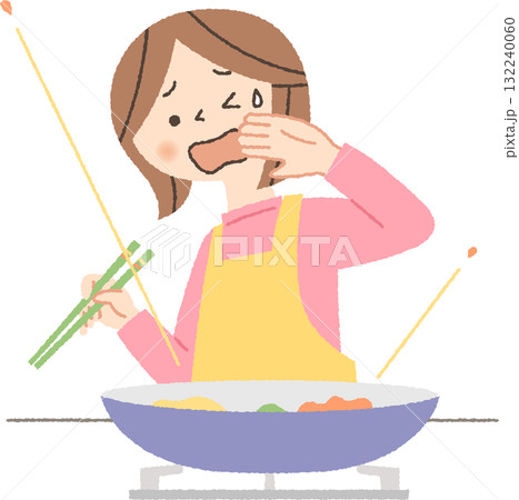 料理中に油がはねて困る女性 132240060