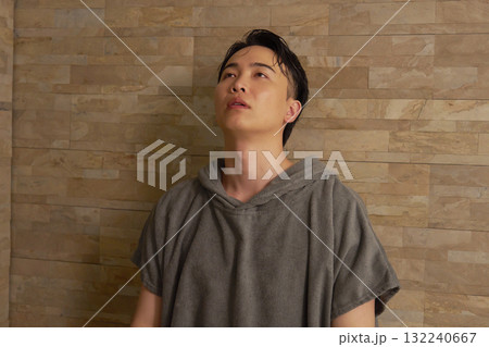 サウナをする男性 サウナをする男性 132240667