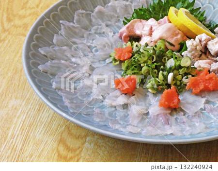 カワハギの肝の刺身,カワハギの刺身,肝,ピンク,カワハギ,海のフォアグラ,まろやかな旨味,刺身 カワハギの肝の刺身,カワハギの刺身,肝,ピンク,カワハギ,海のフォアグラ,まろやかな旨味,刺身 132240924