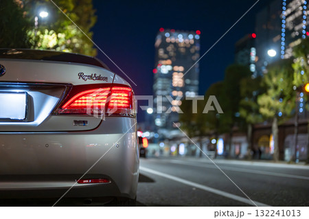 夜の都会 車 夜の都会 車 132241013