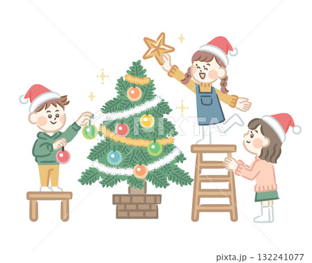 クリスマスの準備をする子供たち 132241077