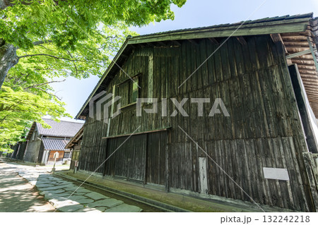 山形県酒田市 新緑が美しい春の山居倉庫 山形県酒田市 新緑が美しい春の山居倉庫 132242218