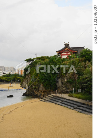 南国の海に浮かぶ神社 10月沖縄本島369波上宮 南国の海に浮かぶ神社 10月沖縄本島369波上宮 132246007