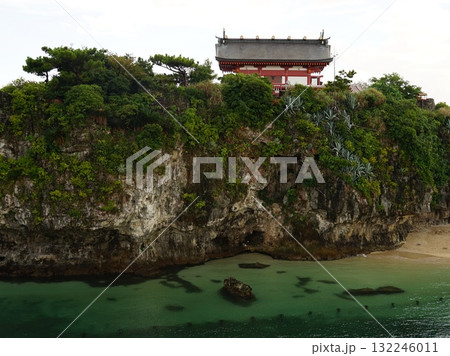南国の海に浮かぶ神社 10月沖縄本島373波上宮 南国の海に浮かぶ神社 10月沖縄本島373波上宮 132246011