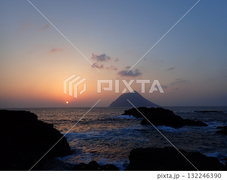 八丈島の夕陽 八丈島の夕陽 132246390
