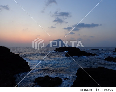八丈島の夕陽 八丈島の夕陽 132246395
