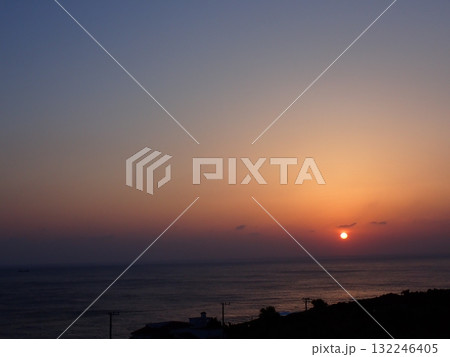 八丈島の夕陽 132246405