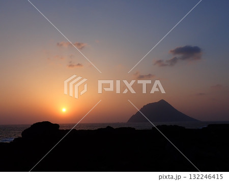 八丈島の夕陽 八丈島の夕陽 132246415