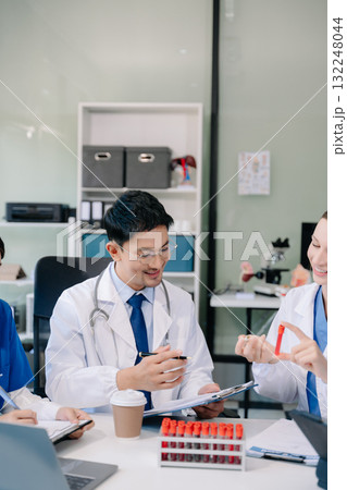 Meeting team of doctor and medical staff Consultation about the treatment of heart disease, pneumonia, gastrointestinal and stomach diseases. 132248044