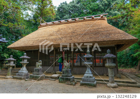 山の辺の道 茅葺き屋根の夜都岐神社 葺替え後 2015年11月3日 132248129