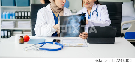 Medical professionals in modern clinic, discussing treatment and prescriptions. Healthcare, teamwork, consultation, diagnosis, and therapy 132248300