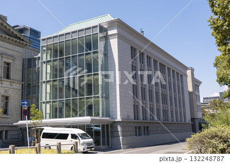 大阪府立中之島図書館と新館(新書庫棟)【2025年8月撮影】 大阪府立中之島図書館と新館(新書庫棟)【2025年8月撮影】 132248787