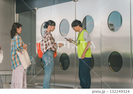 supporting my fave supporting my fave 132249324