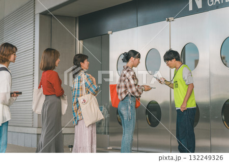 supporting my fave supporting my fave 132249326