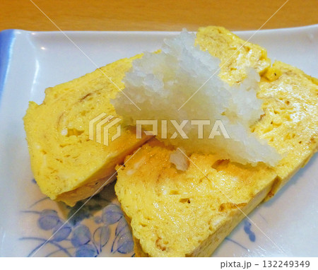 ほんのりした上品な甘み！シズル感たっぷり！の居酒屋さんのだし巻き卵の写真 132249349