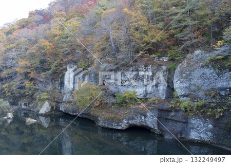 塔のへつりの紅葉 132249497