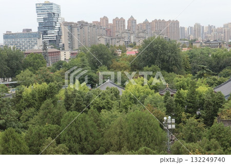 シルクロードの起点　中国西安市大慈恩寺の大雁塔 132249740