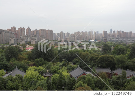 シルクロードの起点　中国西安市大慈恩寺の大雁塔 132249749