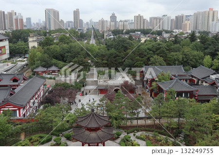 シルクロードの起点　中国西安市大慈恩寺の大雁塔 132249755