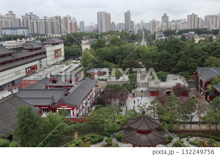 シルクロードの起点　中国西安市大慈恩寺の大雁塔 132249756