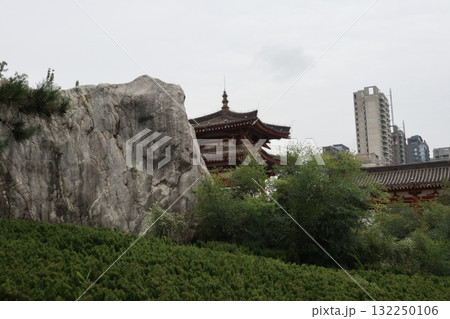 シルクロードの起点　中国西安市青龍寺の境内の風景 132250106
