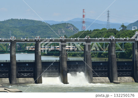 今渡ダムと太多線木曽川を渡るキハ75 今渡ダムと太多線木曽川を渡るキハ75 132250176