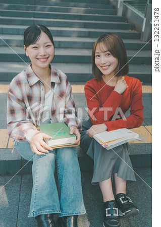 女子大生のキャンパスライフ 132251478